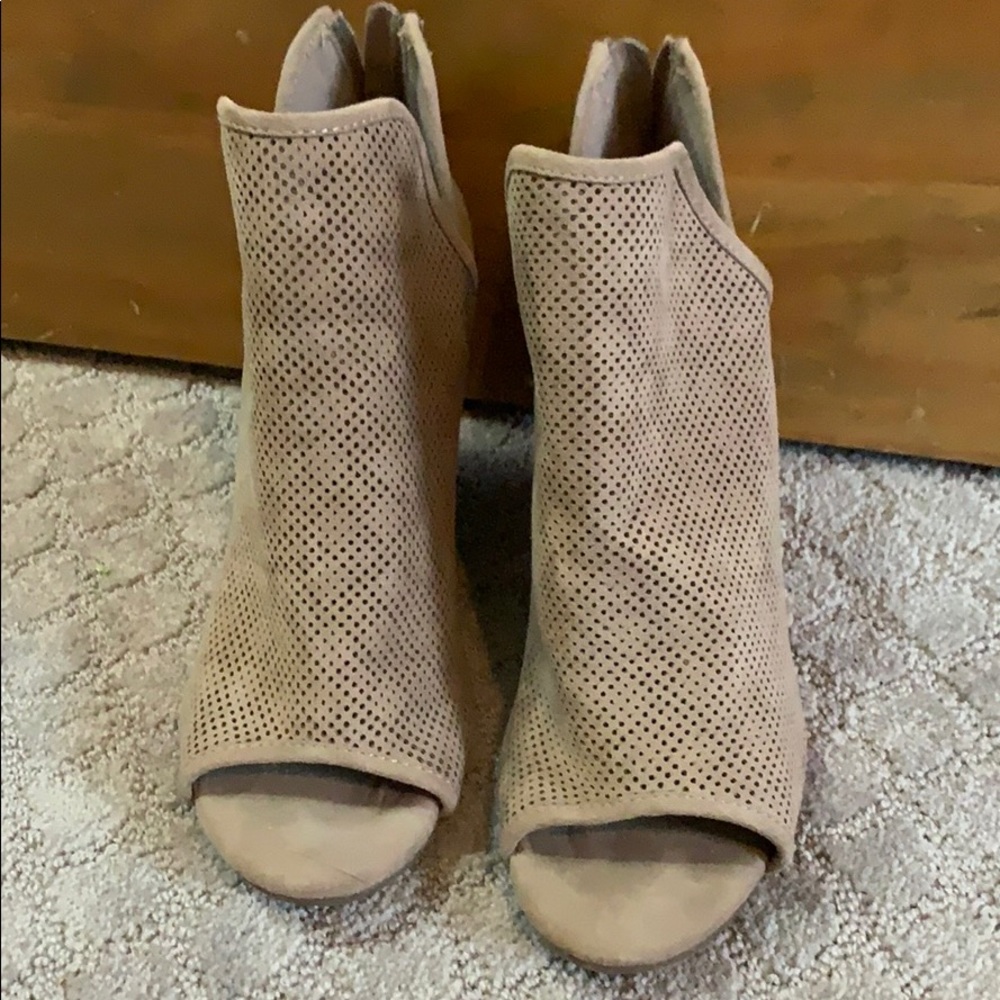 New Direction Wedge Booties size 8 like new
